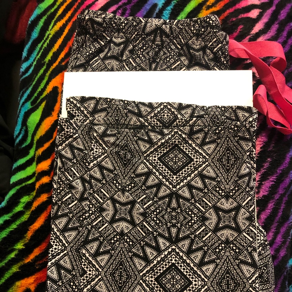 Black and white patterned lounge pants